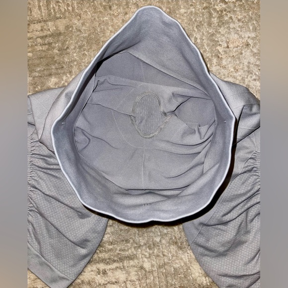 LIKE NEW 𝐋𝐔𝐋𝐔𝐋𝐄𝐌𝐎𝐍 seamless capri legging - Picture 10 of 10